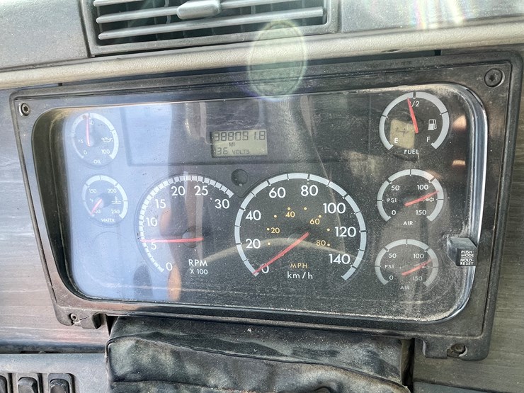 #6036-•-2009-freightliner-semi-(wi-title-in-delay)-image-35