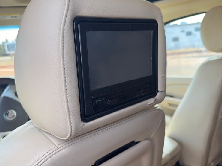 2008-cadillac-escalade-image-28