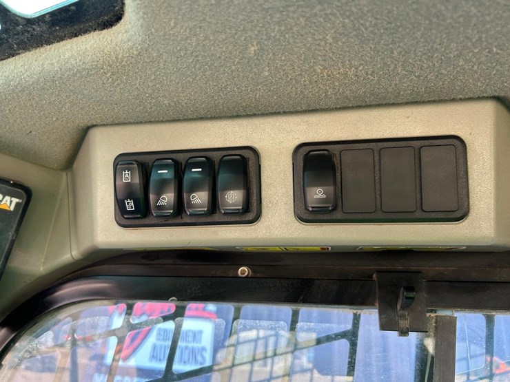 2021-caterpillar-289d3-image-21