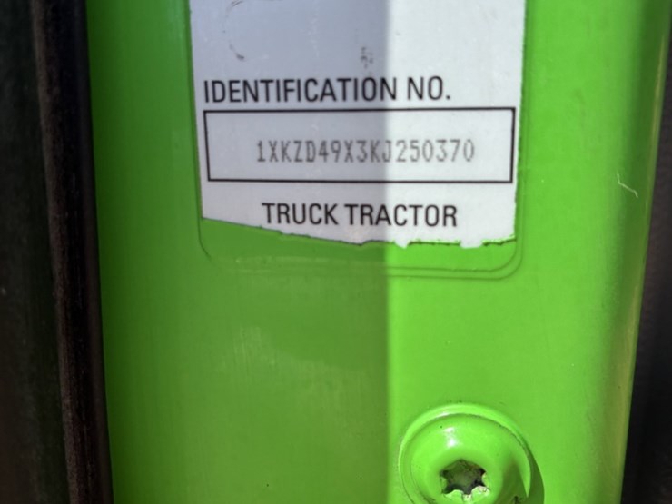 2019-kenworth-t880-image-16