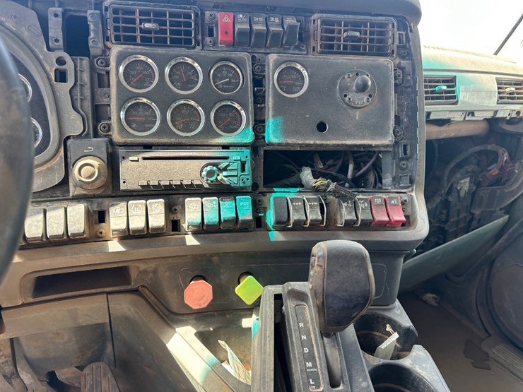 2018-kenworth-t680-image-9