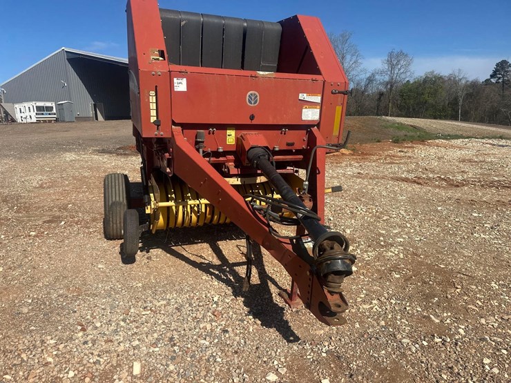 new-holland-br730-image-2