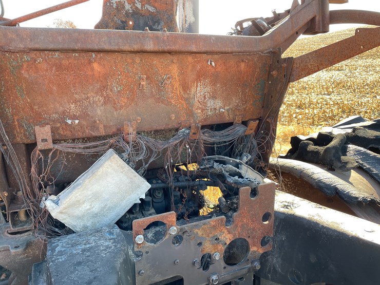 new-holland-t8030-image-13