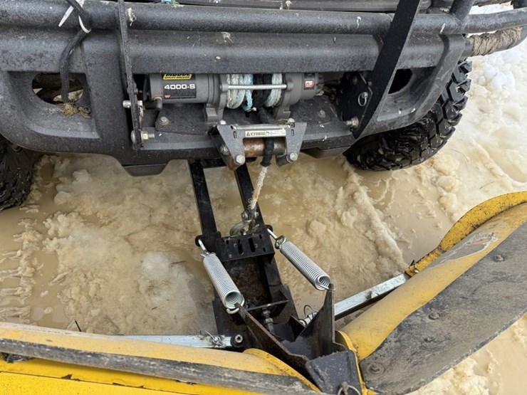 2011-john-deere-gator-image-3