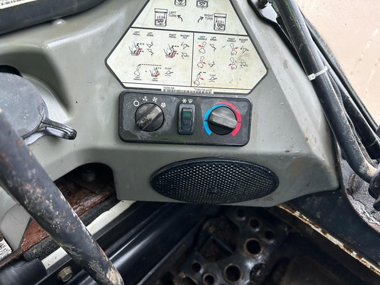 bobcat-t650-image-24