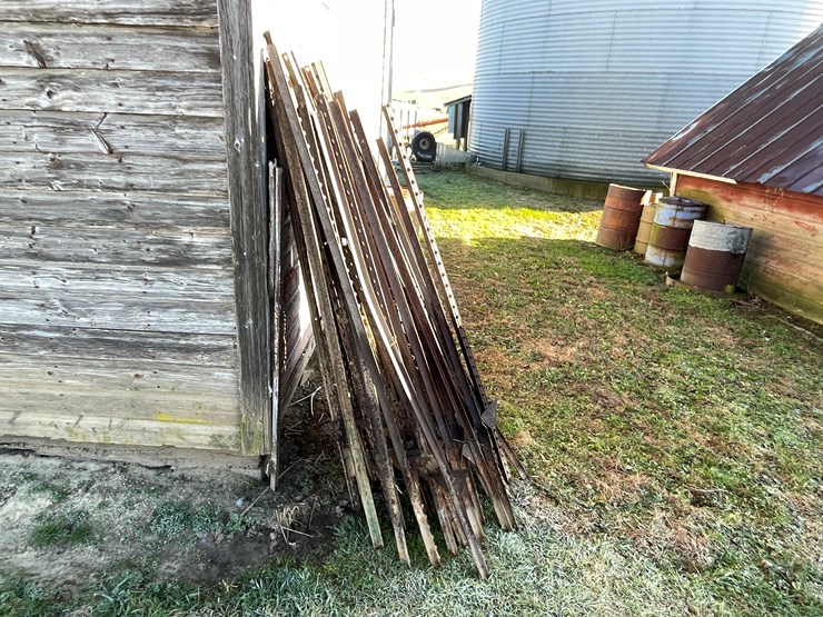 #6056-•-assorted-t-posts-image-2