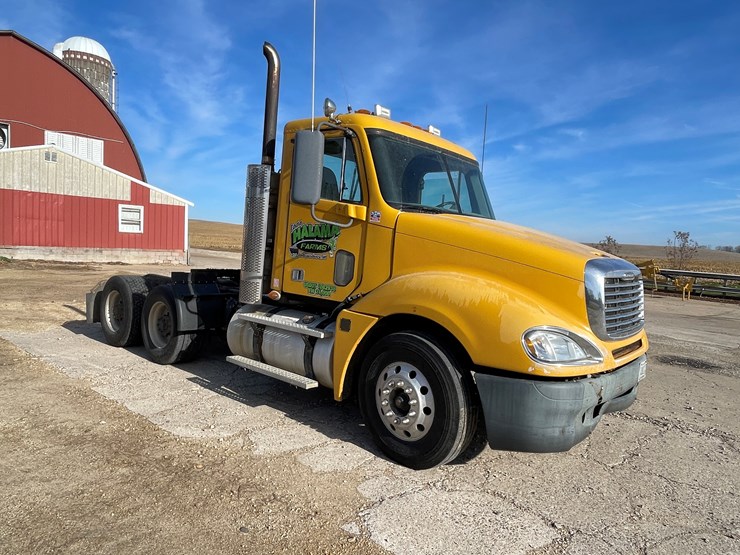 #6036-•-2009-freightliner-semi-(wi-title-in-delay)-image-3