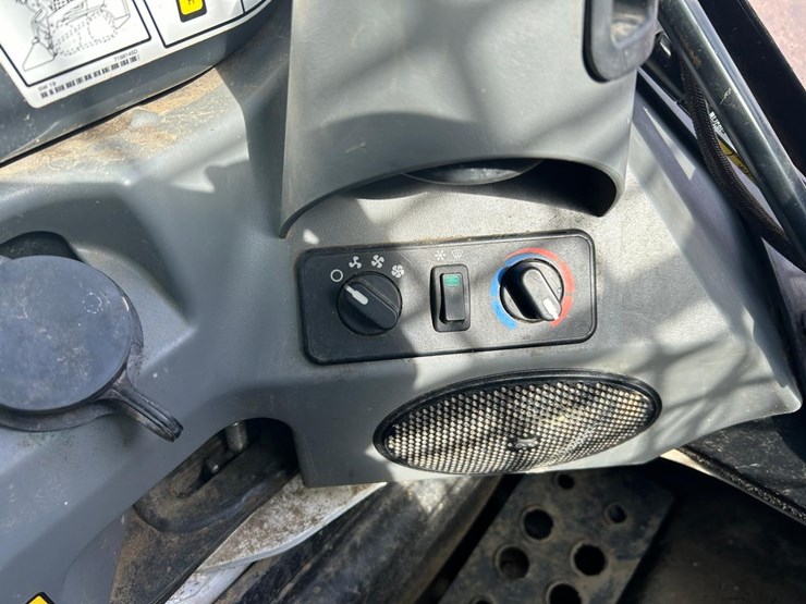 2023-bobcat-t770-image-27