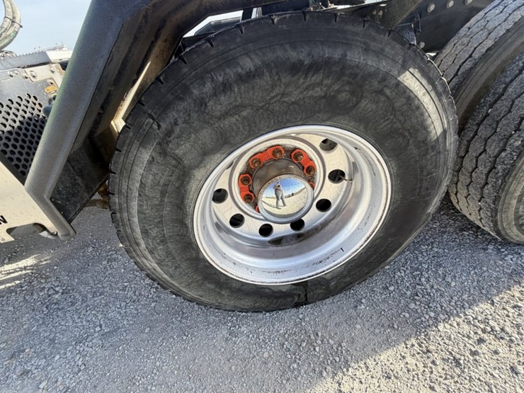 2021-peterbilt-367-image-11