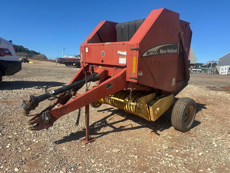 new-holland-br730-image-3