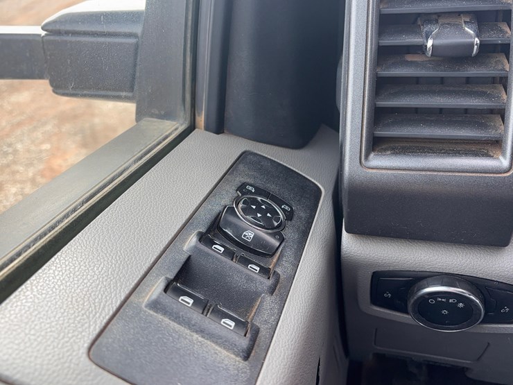 2018-ford-f550-image-17