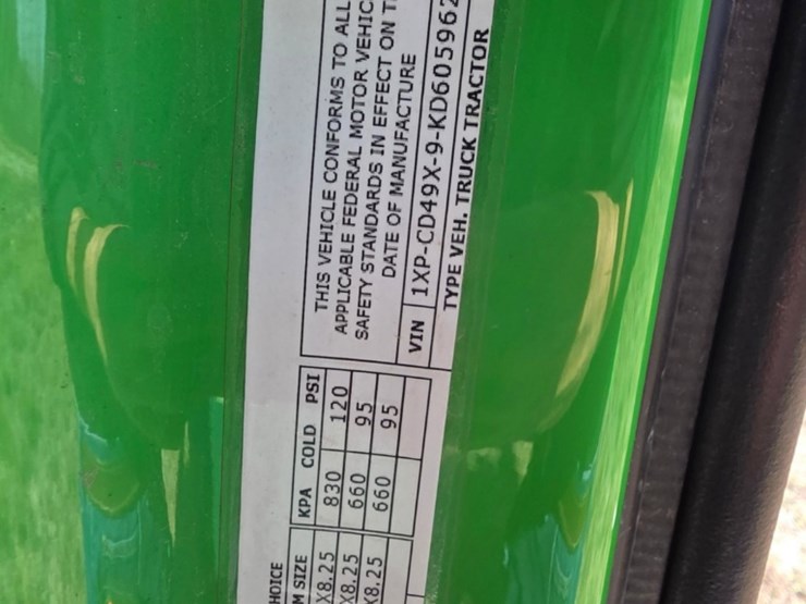 2019-peterbilt-567-image-15