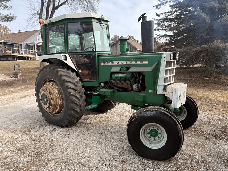 1974-oliver-2255-image-2
