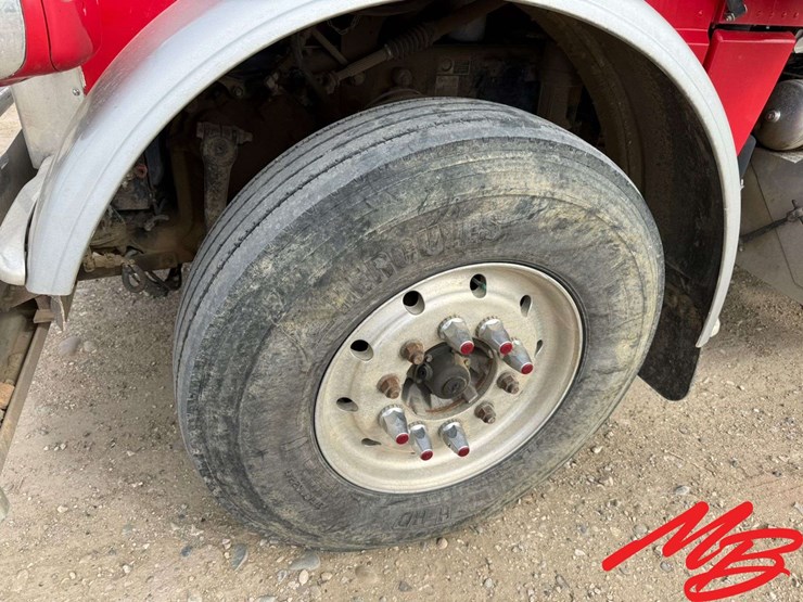 2013-peterbilt-388-image-26