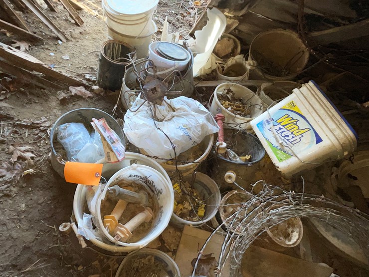 #6092-•-t-post-clips-and-electric-fence-gate-clips-image-2