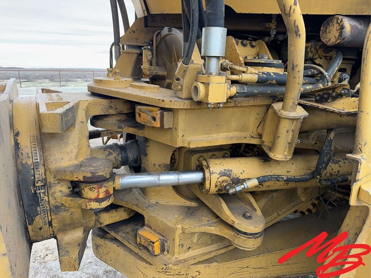 caterpillar-740-image-29