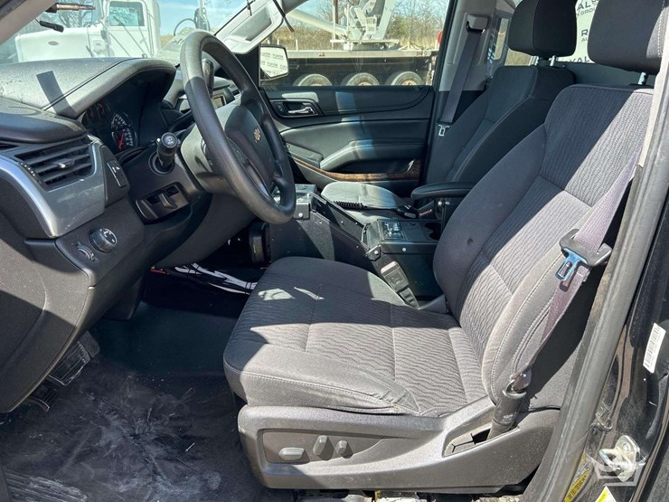 2017-chevrolet-tahoe-image-13