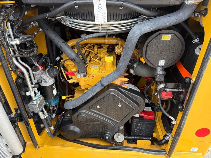 2025-caterpillar-255-image-7