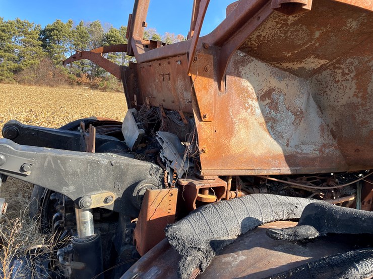 new-holland-t8030-image-37