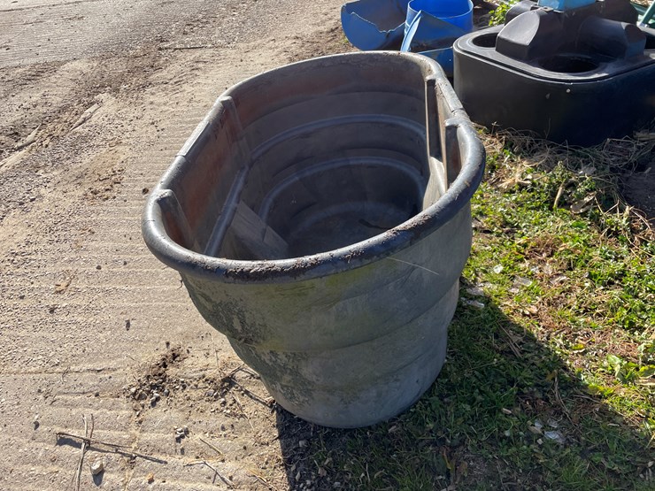 #6074-•-rubbermaid-poly-tank-image-6