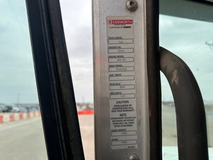 2013-kenworth-t660-image-14