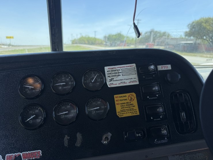 2013-peterbilt-367-image-25