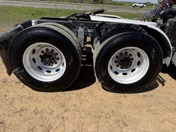 2013-peterbilt-367-image-20