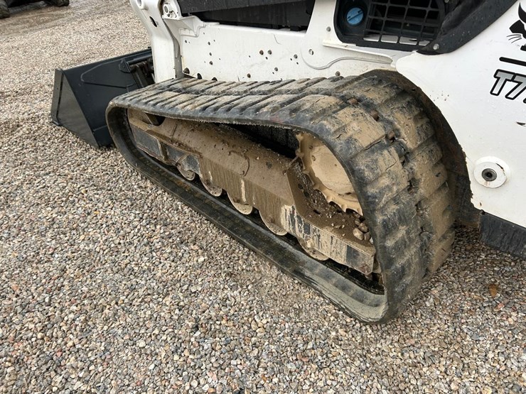 2022-bobcat-t770-image-17