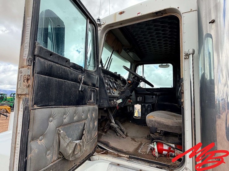 1993-kenworth-t600-image-15