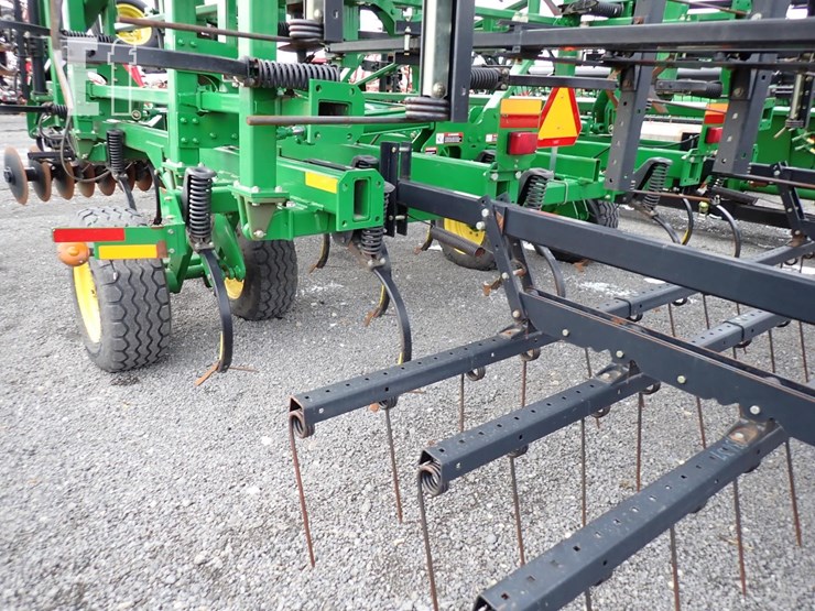 2013-john-deere-2310-image-11