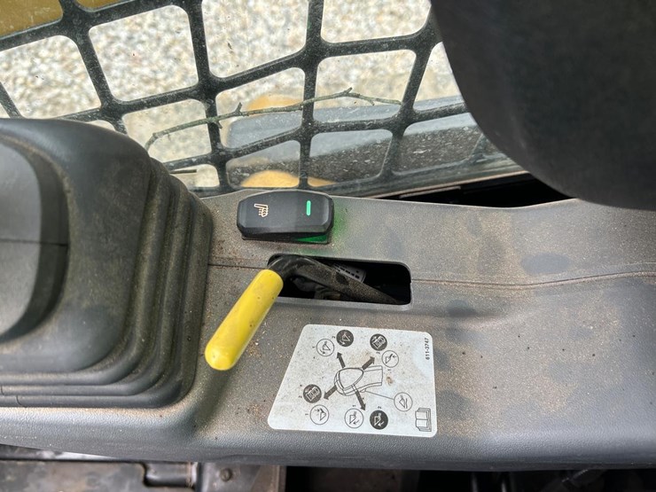 2024-caterpillar-255-image-27