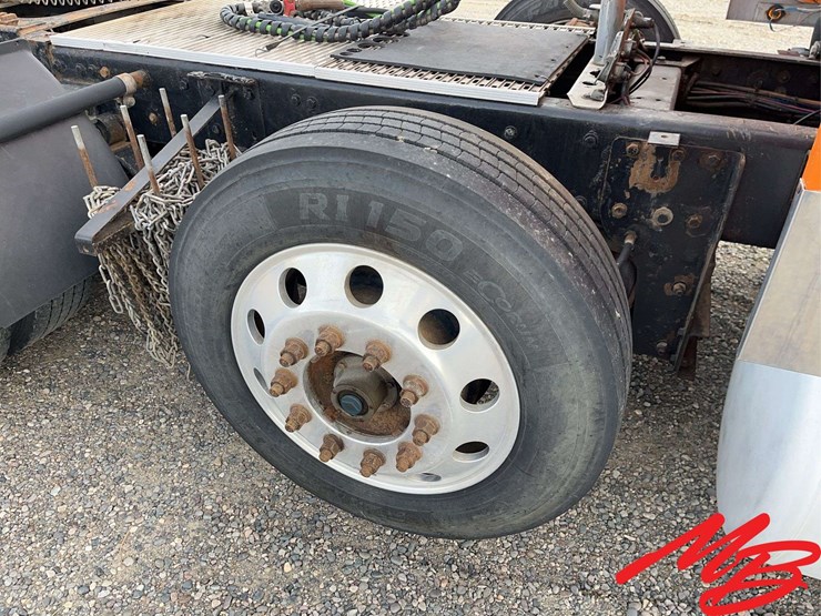 2004-peterbilt-379-image-26