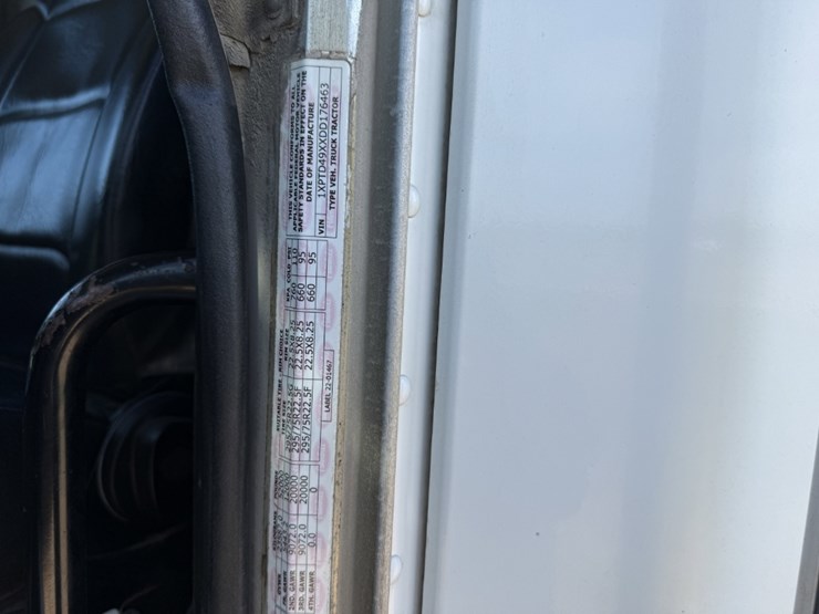 2013-peterbilt-367-image-18