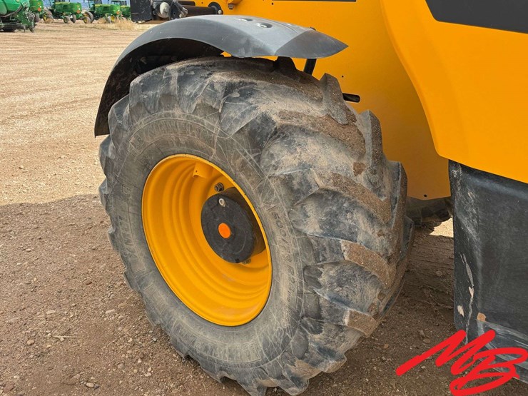 2021-jcb-542-70-agri-plus-image-18