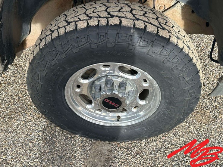 2002-gmc-2500-image-15