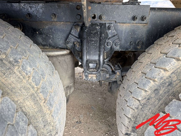 2013-peterbilt-388-image-33