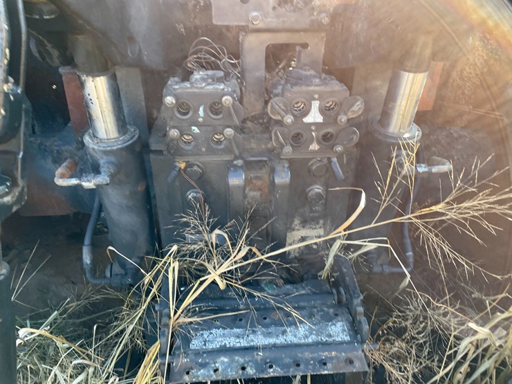 new-holland-t8030-image-12