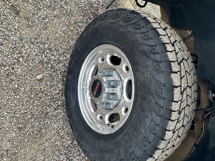 2002-gmc-2500-image-8