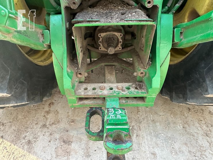 john-deere-8260r-image-11