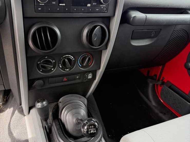 2008-jeep-wrangler-sport-image-12