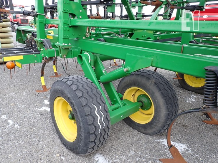 2013-john-deere-2310-image-7