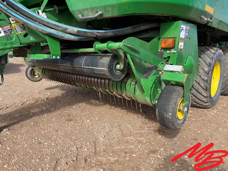 2022-john-deere-l341-image-10