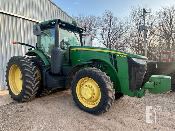 john-deere-8260r-image-4