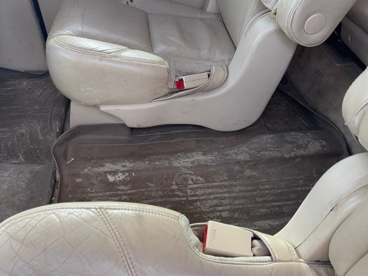 2008-cadillac-escalade-image-25