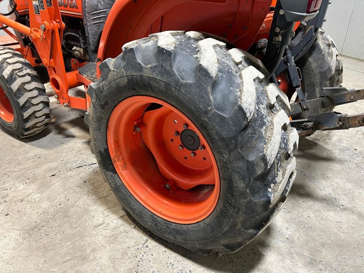 kubota-la724-image-15