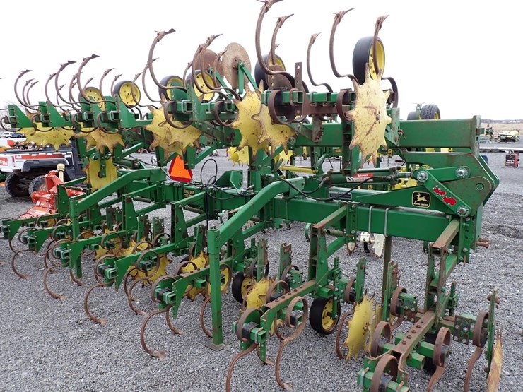 john-deere-845-image-3