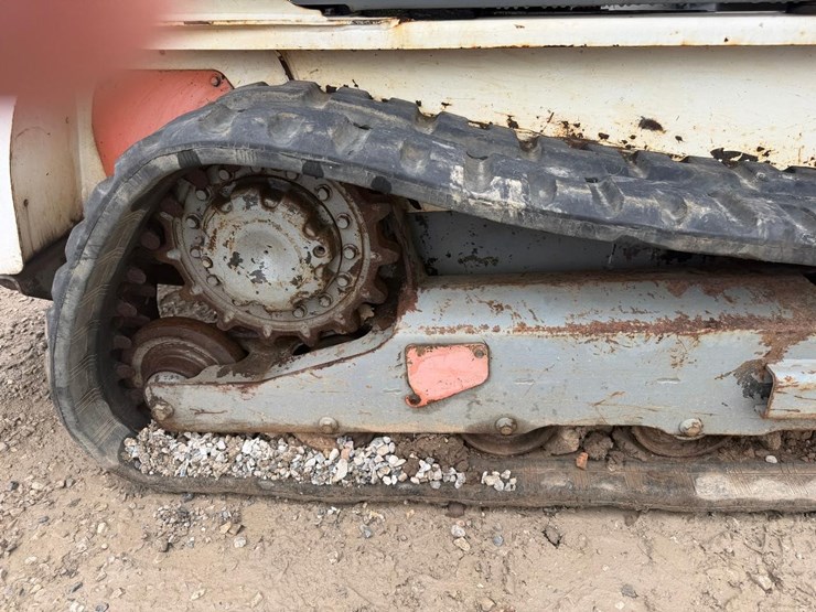 2016-bobcat-t450-image-13