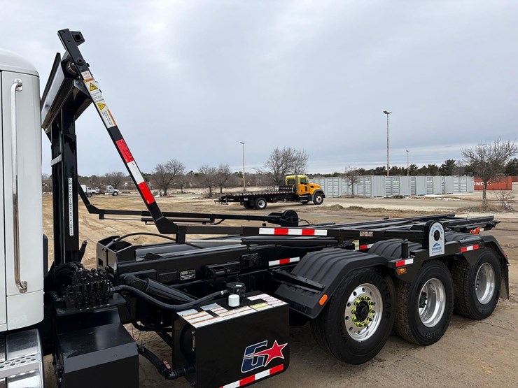 2026-peterbilt-567-image-22