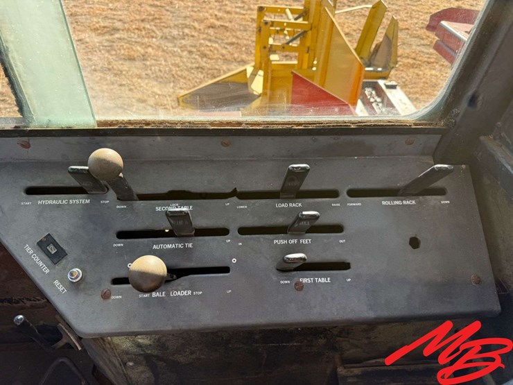 new-holland-1069-image-34