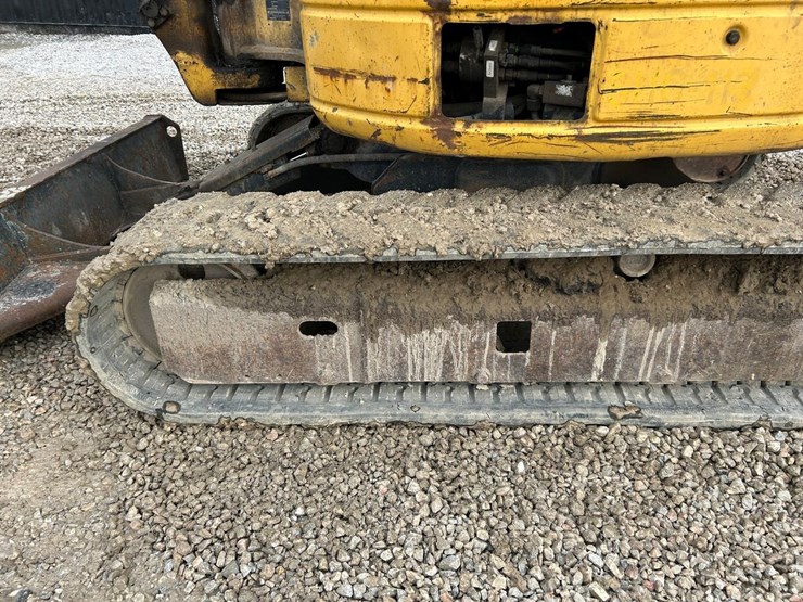 komatsu-pc35mr-2-image-15